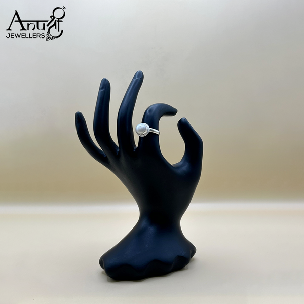 Silver Ladies Ring (2.860 grams)