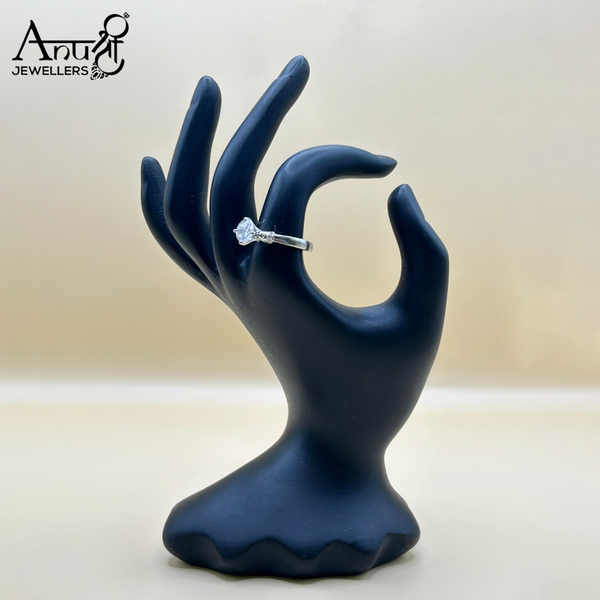 Silver Ladies Ring (4.210 grams)