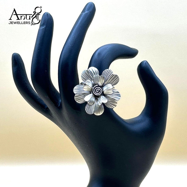 Silver Ladies Ring (8.150 grams)