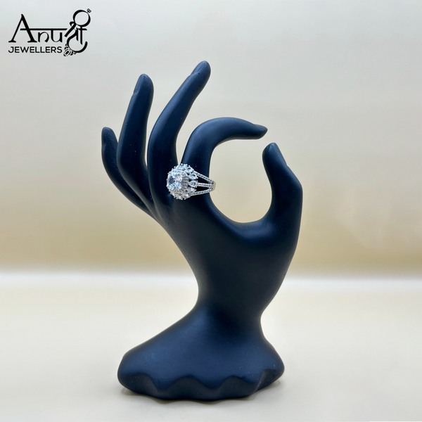 Silver Ladies Ring (5.780 grams)