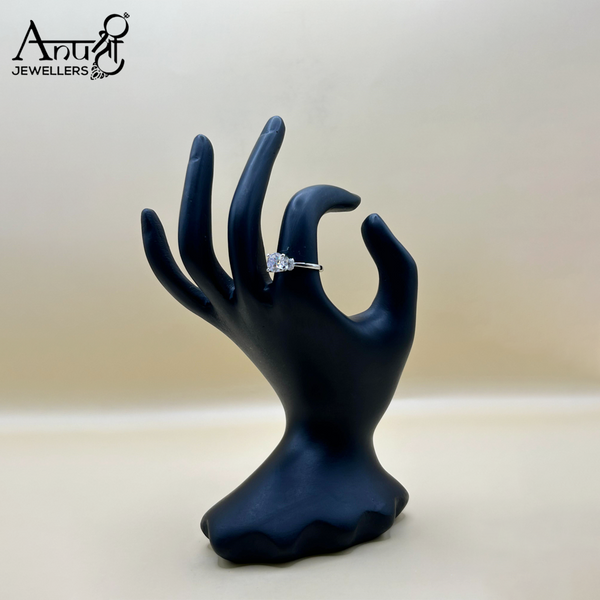 Silver Ladies Ring (2.780 grams)