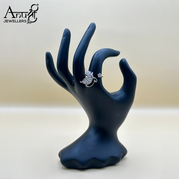 Silver Ladies Ring (2.3 grams)