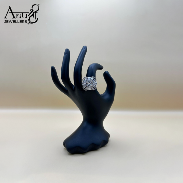 Silver Ladies Ring (7.4 grams)